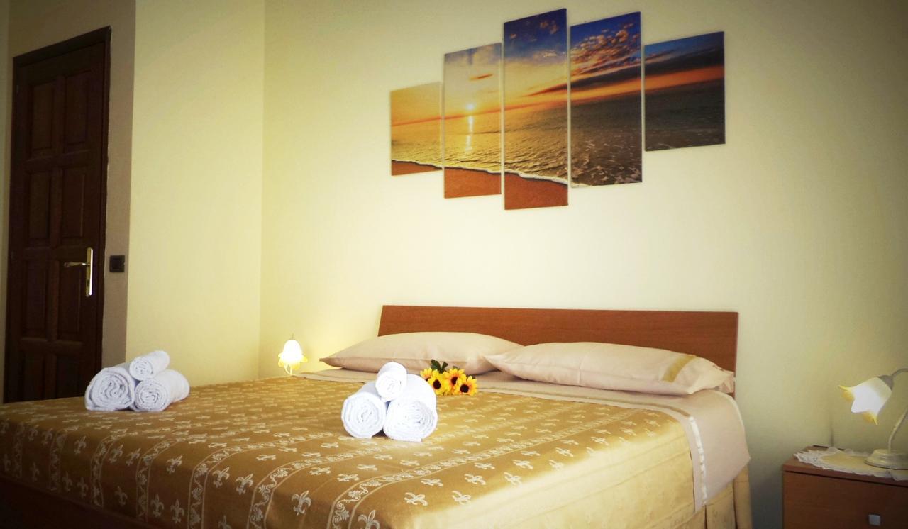ヴィボ・ヴァレンツィア Il Girasole Bed & Breakfast エクステリア 写真