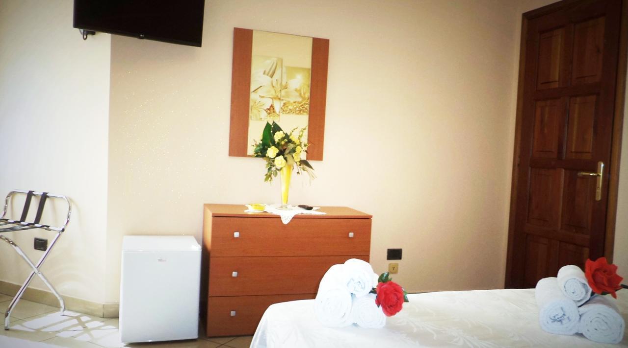 ヴィボ・ヴァレンツィア Il Girasole Bed & Breakfast エクステリア 写真