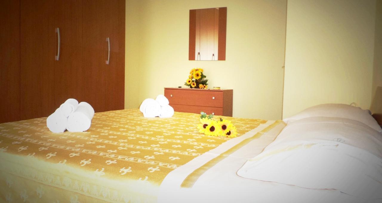 ヴィボ・ヴァレンツィア Il Girasole Bed & Breakfast エクステリア 写真